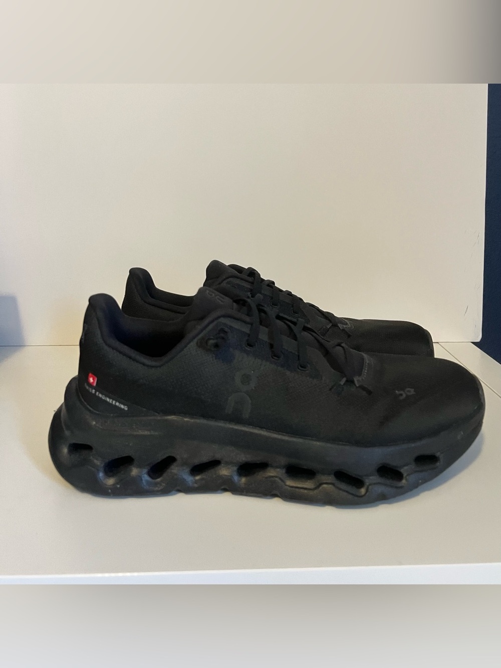 On Running CloudTilt women’s Athletic Shoes - Black W8.5